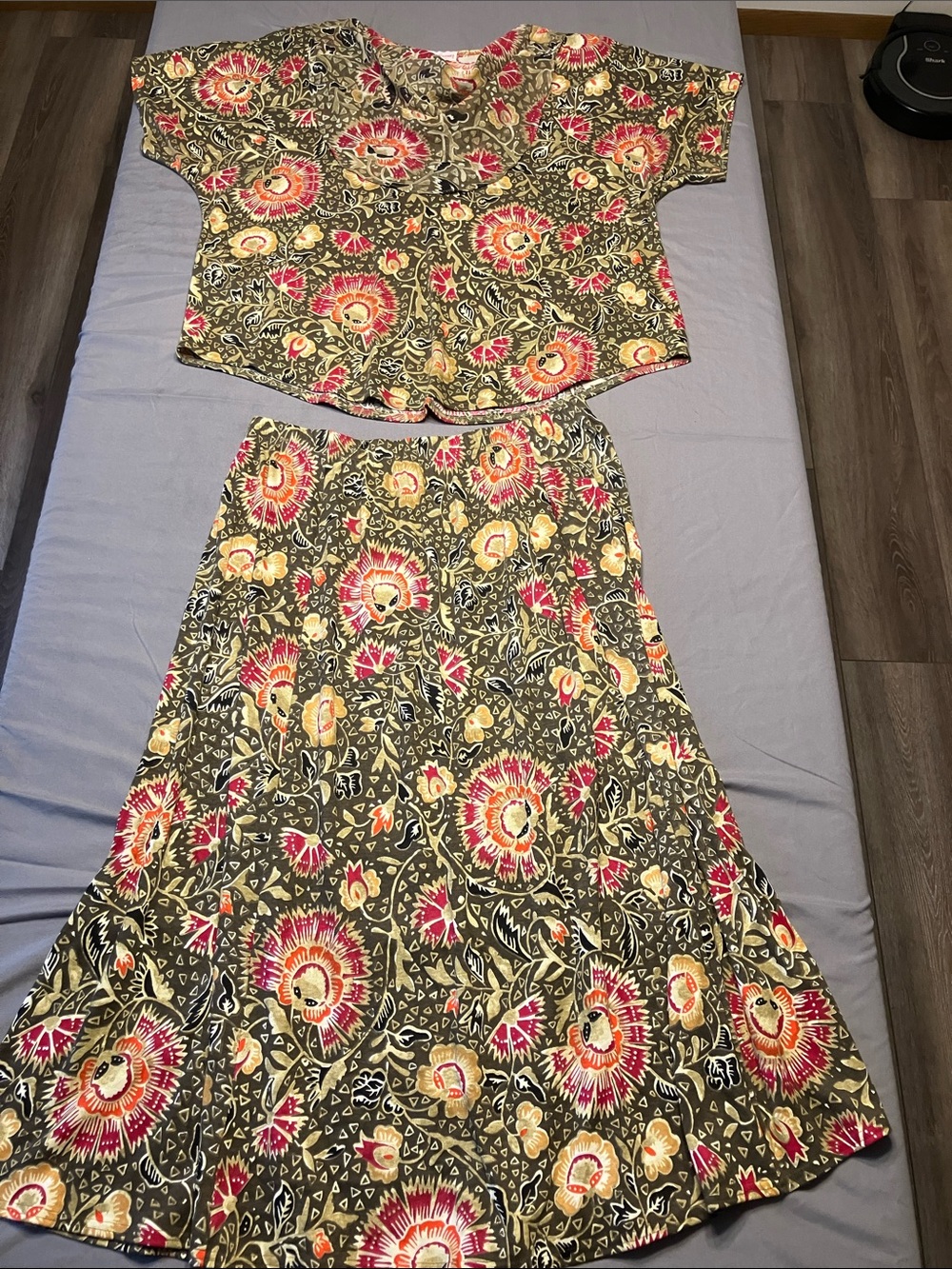 Floral Print Two-Piece Skirt Set in Olive with Pink Accents Shirt 42 - Skirt 36